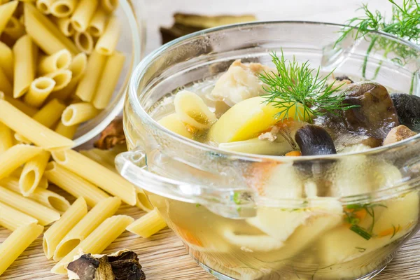 Pilzsuppe mit Nudeln — Stockfoto