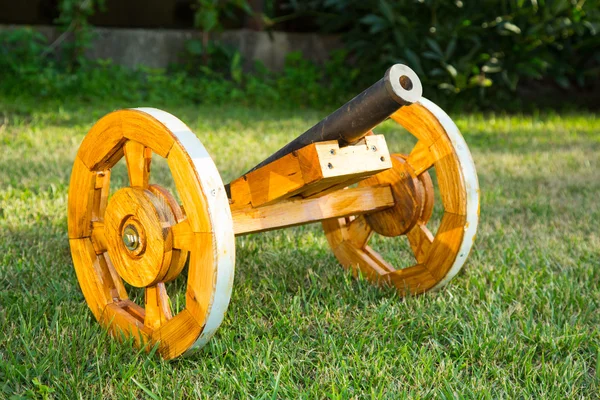 Wooden gun — Stock Photo, Image