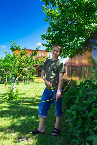 Boy shooting a bow — Stock Photo, Image