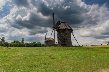 kırsal pyrohiv Ukrayna içinde ahşap fırıldak