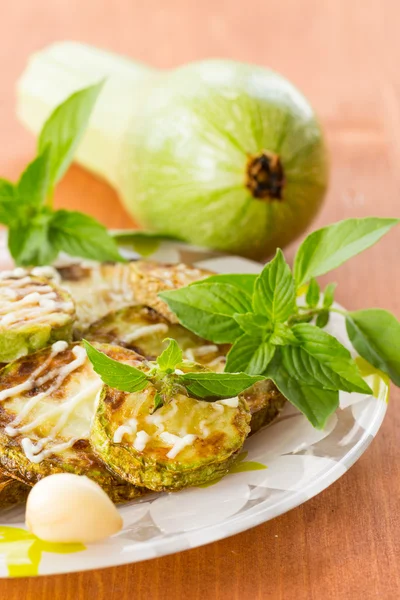 Fried zucchini with garlic mayonnaise — Stock Photo, Image
