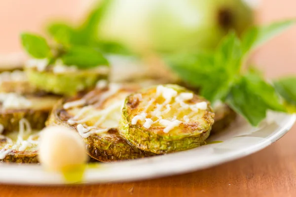 Fried zucchini with garlic mayonnaise — Stock Photo, Image