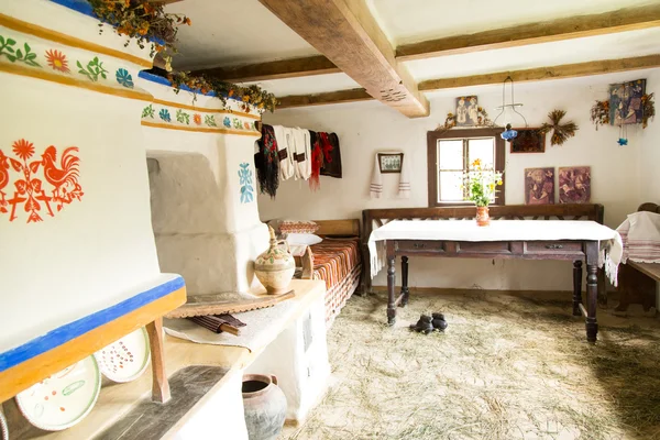 Wnętrze stary dom na wsi ukraińskich — Zdjęcie stockowe