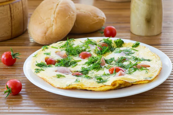 Huevos revueltos con tomates —  Fotos de Stock