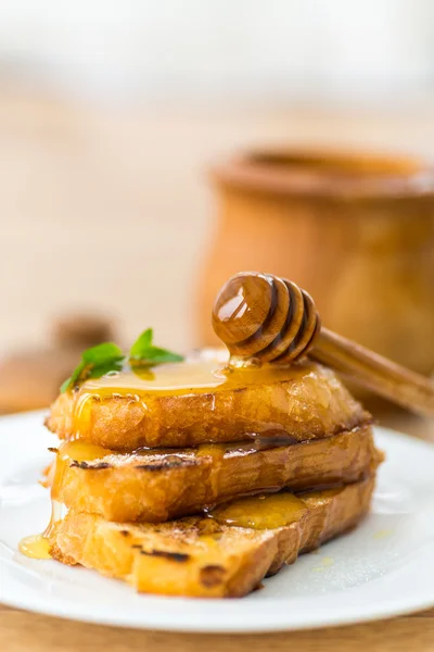 Fried bread croutons with honey — Stock Photo, Image