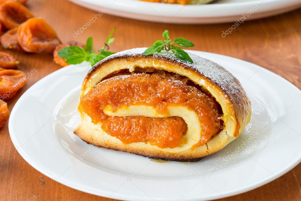 sweet rolls with apricots