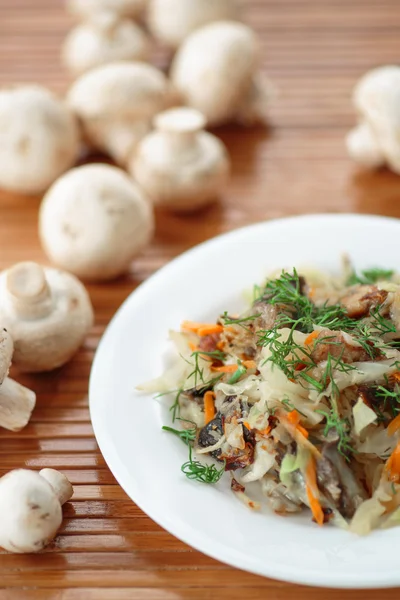 Braised cabbage with mushrooms — Stock Photo, Image