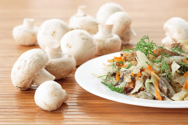 Braised cabbage with mushrooms — Stock Photo, Image