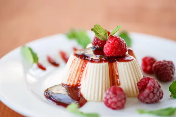 Gyümölcs Panna Cotta — Stock Fotó