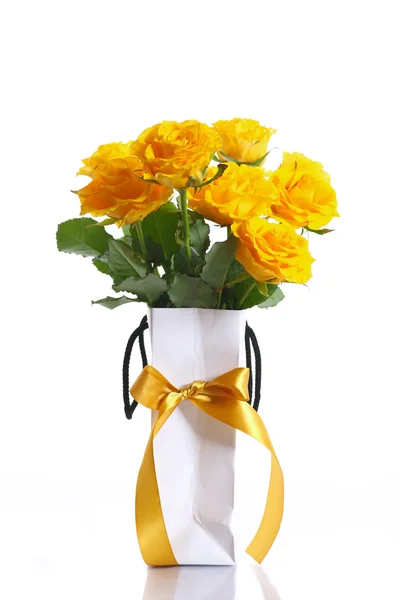 Желтые розы — стоковое фото