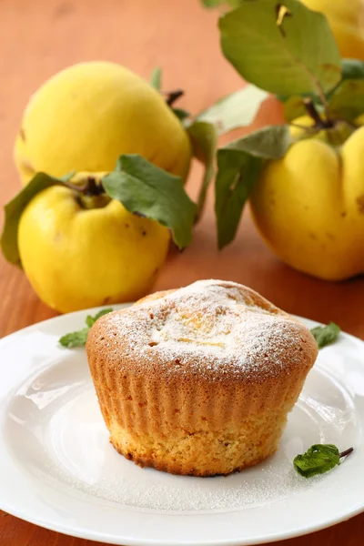 Torta con mela cotogna — Foto Stock