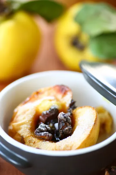Baked quince with walnuts and honey — Stock Photo, Image