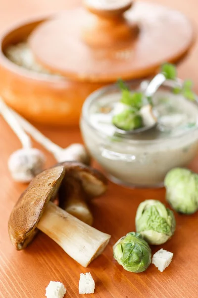 Mushroom cream soup with brussels sprouts — Stock Photo, Image