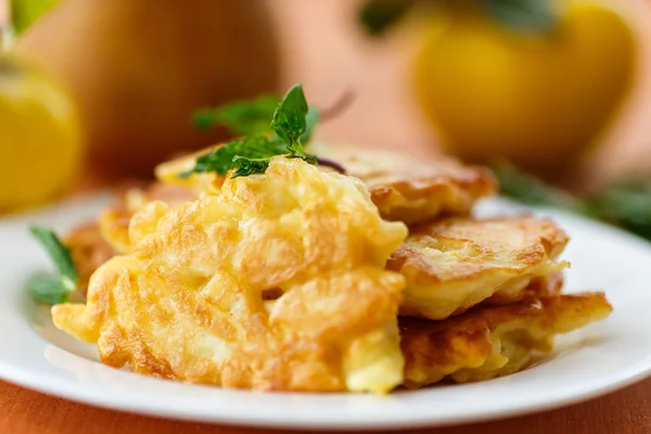 Pannenkoeken met kweepeer — Stockfoto