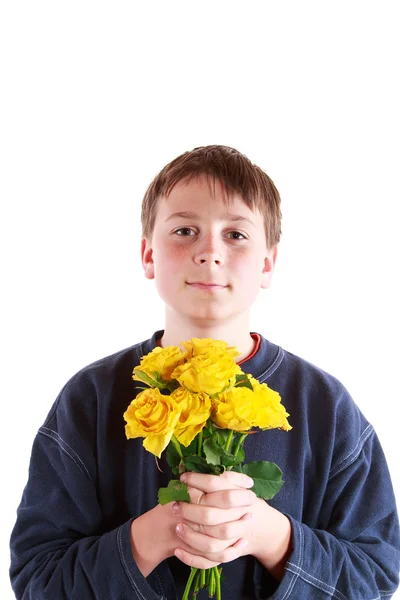Αγόρι με ένα μπουκέτο από τριαντάφυλλα — Φωτογραφία Αρχείου