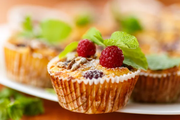 Cheese Muffins with berries — Stock Photo, Image