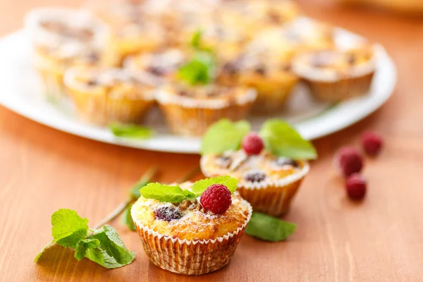 Cheese Muffins with berries — Stock Photo, Image