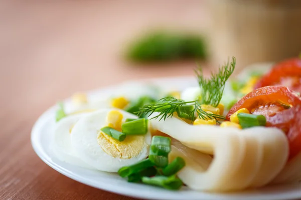 Salada de ovo e lula — Fotografia de Stock