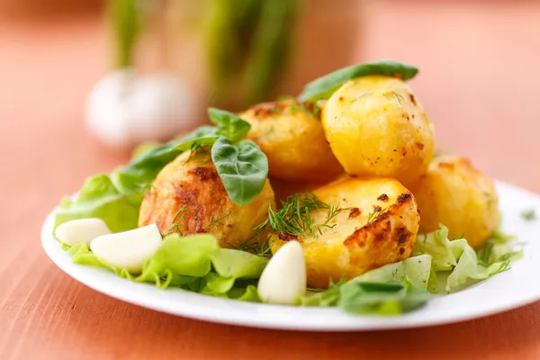 Baked potatoes with garlic — Stock Photo, Image