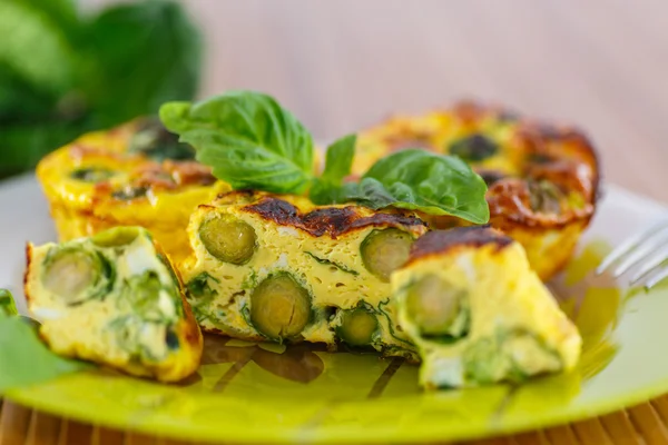 Baked omelet with brussels sprouts — Stock Photo, Image