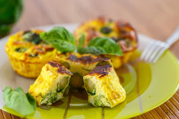 Baked omelet with brussels sprouts — Stock Photo, Image