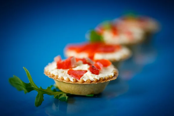 Tartlets filled with red fish — Stock Photo, Image