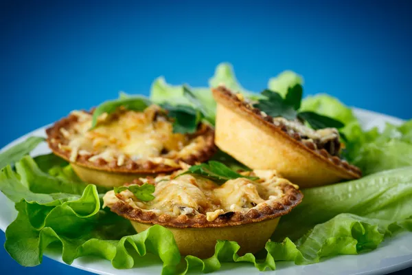 Baked tartlets with mushrooms and cheese — Stock Photo, Image