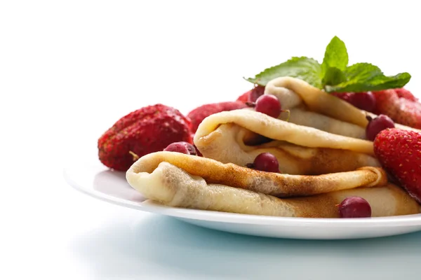 Pancakes with strawberries — Stock Photo, Image