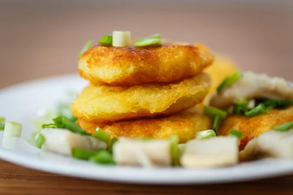 Potato pancakes with herring and onion — Stock Photo, Image