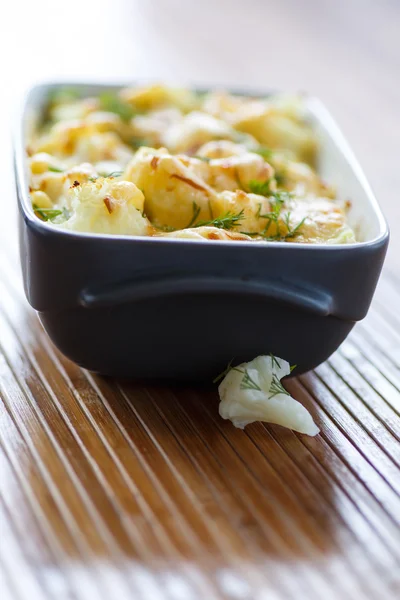 Chou-fleur cuit avec oeuf et fromage — Photo