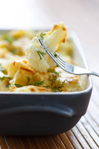 Cavolfiore cotto con uova e formaggio — Foto Stock