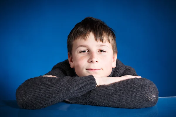 Porträt eines pubertierenden Jungen — Stockfoto