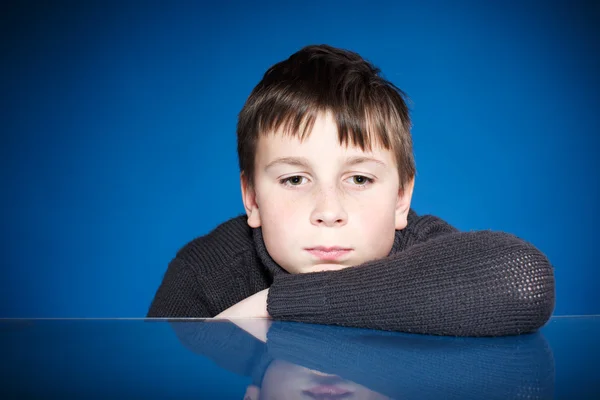 Retrato de um adolescente triste — Fotografia de Stock