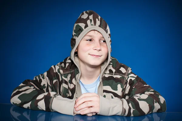 Retrato de un adolescente feliz —  Fotos de Stock