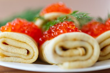 Kırmızı havyarlı gözleme.