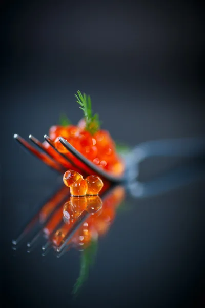 Red caviar on a fork — Stock Photo, Image