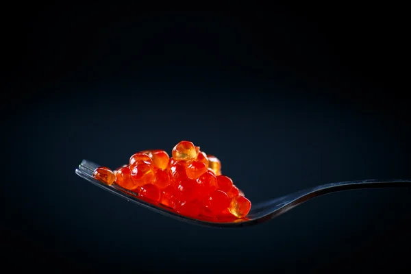 Red caviar on a fork — Stock Photo, Image