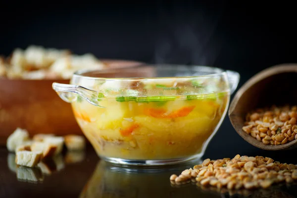 Sopa de guisante con croutons —  Fotos de Stock
