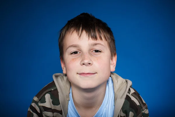 Retrato de una linda adolescente — Foto de Stock