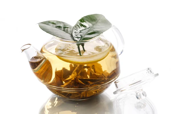 Зеленый чай в чайнике — стоковое фото