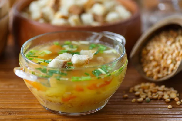 Sopa de guisante con croutons —  Fotos de Stock