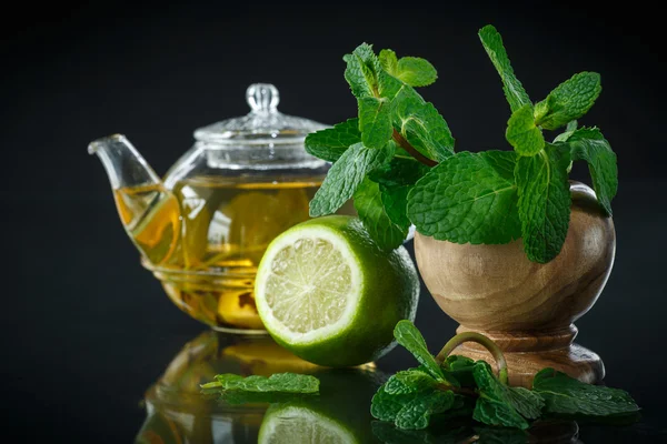 Té con limón y menta — Foto de Stock