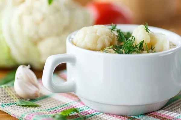 Суп из цветной капусты — стоковое фото
