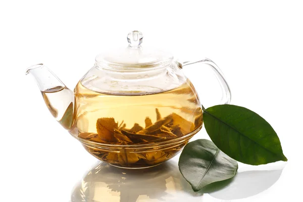 Зеленый чай в чайнике — стоковое фото