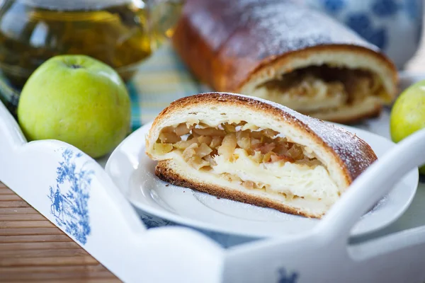 Strudel dolce con mele — Foto Stock