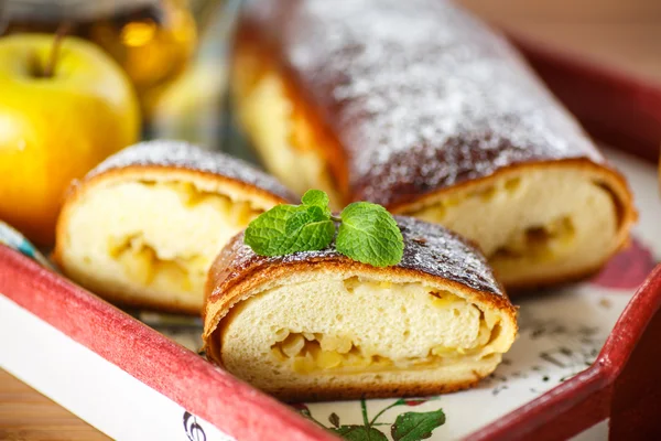 Apple strudel — Stock Photo, Image