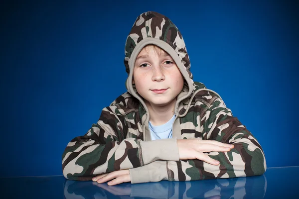 Portret van een tienerjongen — Stockfoto