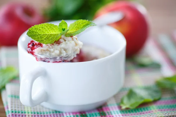 Farina d'avena con marmellata — Foto Stock