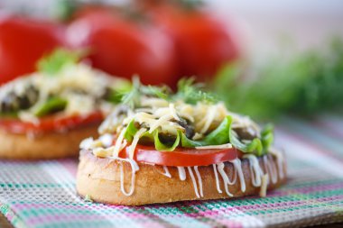 mantar ile kızarmış tost