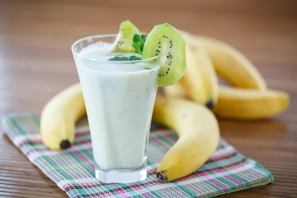 Smoothie with kiwi and banana — Stock Photo, Image